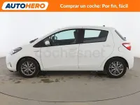 Usado Toyota Yaris Hybrid Active 101 CV (74 kW) 2019 Blanco Berlina