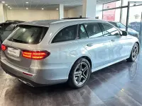 Usado Mercedes E300 320 CV (235 kW) 2023 Gris / plata Familiar