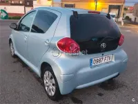 Usado Toyota Aygo 54 CV (39 kW) 2007 Azul Utilitario