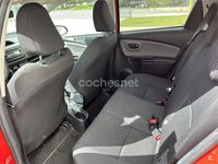 Usado Toyota Yaris Active 69 CV (50 kW) 2016 Rojo Berlina