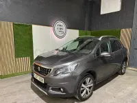 Usado Peugeot 2008 Allure 120 CV (88 kW) 2017 Gris / plata SUV