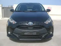 Usado Toyota Yaris Hybrid Active 116 CV (85 kW) 2022 Negro Berlina