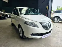 Usado Lancia Ypsilon Gold 69 CV (50 kW) 2014 Blanco Utilitario