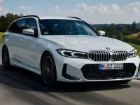 Käytetty BMW 330e Comfort Edition 292 HP (214 kW) 2025 Musta Farmari