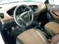 Usado Hyundai i20 84 CV (61 kW) 2017 Blanco Berlina