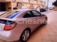 Usado Mercedes C220 150 CV (110 kW) 2006 Gris / plata Berlina