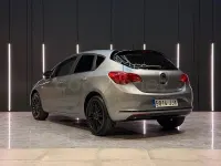 Usado Opel Astra Selective 110 CV (80 kW) 2015 Gris / plata Berlina
