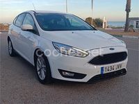 Usado Ford Focus Trend 125 CV (91 kW) 2016 Blanco Berlina