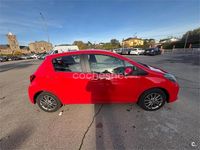 Usado Toyota Yaris Active 99 CV (72 kW) 2016 Rojo Berlina