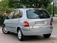 Usado Renault Scenic E-Tech 110 CV (80 kW) 2002 Gris / plata Monovolumen
