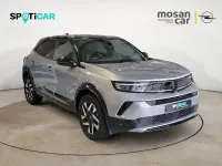 Usado Opel Mokka 136 CV (100 kW) 2025 Gris kontrast/negro SUV