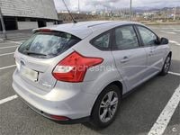 Usado Ford Focus 125 CV (91 kW) 2014 Gris / plata Berlina