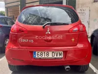 Usado Mitsubishi Colt Invite 95 CV (69 kW) 2006 Rojo Berlina