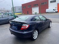 Usado Mercedes C200 163 CV (119 kW) 2007 Azul Berlina