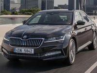 Usado Skoda Superb SportLine 150 CV (110 kW) 2019 Rojo Berlina