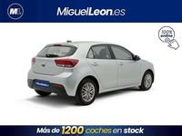 Usado Kia Rio 101 CV (74 kW) 2023 Gris Berlina