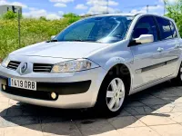 Usado Renault Mégane Authentique 115 CV (84 kW) 2005 Gris / plata Berlina