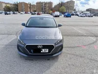 Usado Hyundai i30 120 CV (88 kW) 2019 Gris / plata Berlina