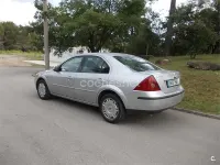 Usado Ford Mondeo Trend 125 CV (91 kW) 2001 Blanco Berlina