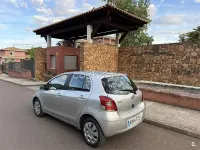 Usado Toyota Yaris 69 CV (50 kW) 2010 Gris / plata Utilitario