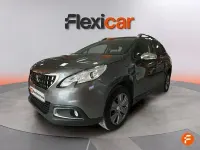 Usado Peugeot 2008 Allure 100 CV (73 kW) 2017 Gris SUV