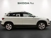 Usado Skoda Karoq Selection 150 CV (110 kW) 2025 Blanco SUV