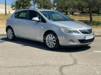 Usado Opel Astra Selective 115 CV (84 kW) 2011 Gris / plata Berlina