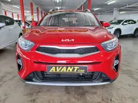 Usado Kia Stonic 100 CV (73 kW) 2023 Granate SUV