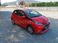 Usado Toyota Aygo X-cite 69 CV (50 kW) 2016 Rojo Utilitario