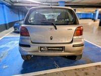 Usado Toyota Yaris T2 75 CV (55 kW) 2003 Gris / plata Berlina