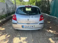 Usado Renault Clio II Dynamique 75 CV (55 kW) 2006 Gris / plata Berlina