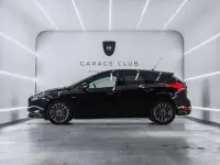 Usado Ford Focus ST-Line 125 CV (91 kW) 2016 Negro Utilitario
