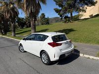 Usado Toyota Auris Active 132 CV (97 kW) 2014 Blanco Berlina