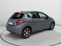 Usado Peugeot 208 Allure 99 CV (72 kW) 2015 Gris Utilitario