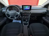 Usado Dacia Sandero Expression 91 CV (66 kW) 2023 Gris / plata Berlina