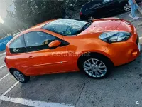 Usado Renault Clio II 85 CV (62 kW) 2009 Naranja Berlina