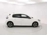 Usado Peugeot 208 Allure 102 CV (75 kW) 2022 Blanco Utilitario
