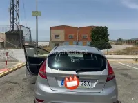 Usado Ford Fiesta Trend 96 CV (70 kW) 2010 Gris / plata Berlina