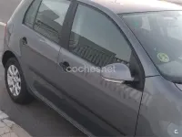Usado VW Golf IV Highline 105 CV (77 kW) 2004 Gris / plata Berlina