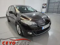 Usado Renault Mégane Expression 110 CV (80 kW) 2013 Negro Berlina