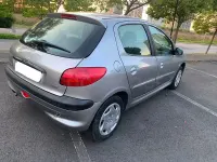 Usado Peugeot 206 70 CV (51 kW) 2002 Gris / plata Berlina