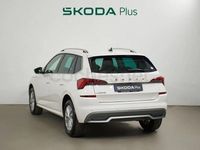 Usado Skoda Kamiq 95 CV (69 kW) 2022 Blanco SUV