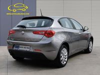 Usado Alfa Romeo Giulietta 120 CV (88 kW) 2021 Gris / plata Berlina
