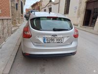 Usado Ford Focus Trend 115 CV (84 kW) 2012 Gris / plata Berlina