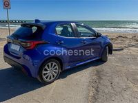 Usado Toyota Yaris Hybrid Active 116 CV (85 kW) 2024 Azul Berlina