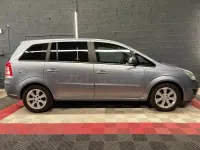 Usado Opel Zafira Essentia 110 CV (80 kW) 2009 Gris / plata Monovolumen