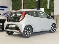 Usado Toyota Aygo X-play 72 CV (52 kW) 2021 Gris claro Utilitario
