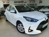 Usado Toyota Yaris Hybrid Style 116 CV (85 kW) 2021 Blanco Berlina