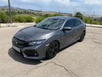 Usado Honda Civic Elegance 129 CV (94 kW) 2018 Gris / plata Berlina