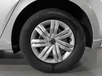 Usado VW Polo Trendline 95 CV (69 kW) 2022 Plateado Utilitario